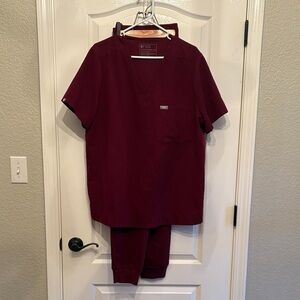 Figs Technical Collection Burgamdy Scrub Set 2XL top with XL bottom